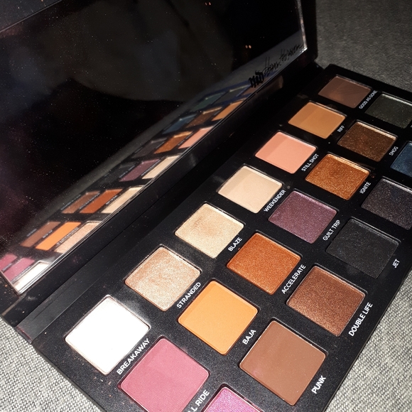 Urban Decay - New/Unsused Eyeshadow Palette - Picture 3 of 5